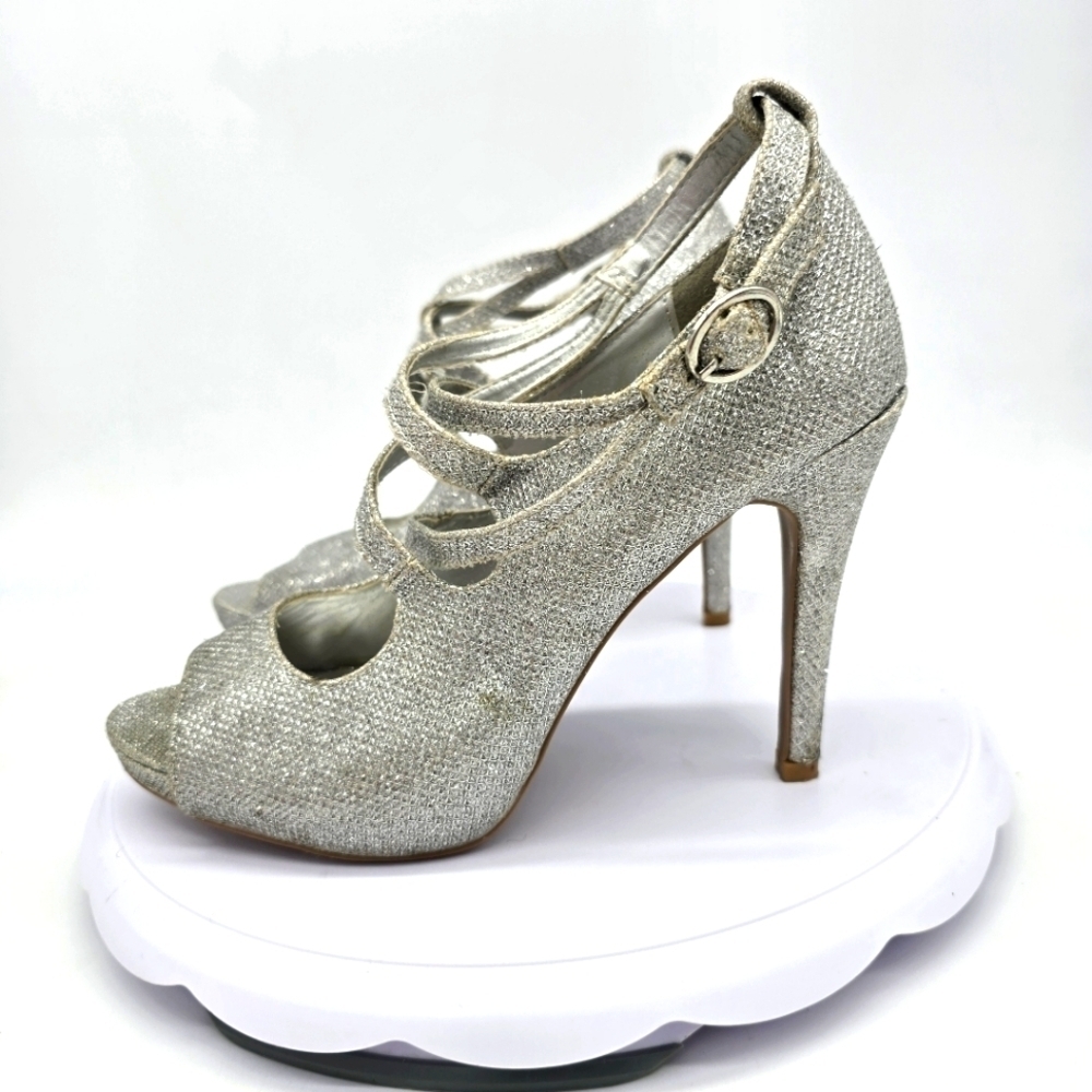 Qupid Shoes Women's 8.5M WALTZ-34 Glitter Silver Pump Heels